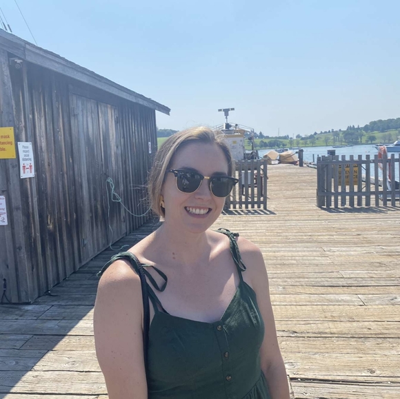 Meet your Posher, Kirsten - Picture 1 of 1